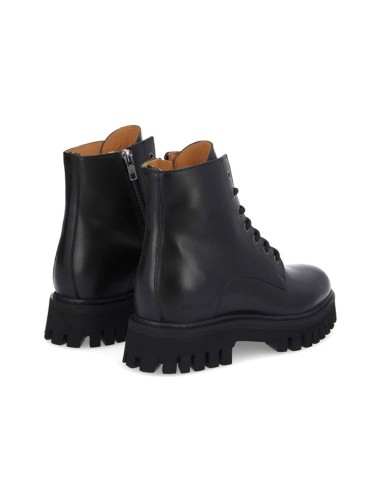 rotterdam lace up