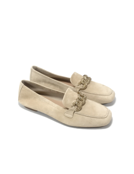mocassins holding reqins