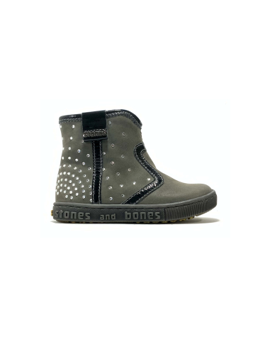 boots et bottes defy stones and bones