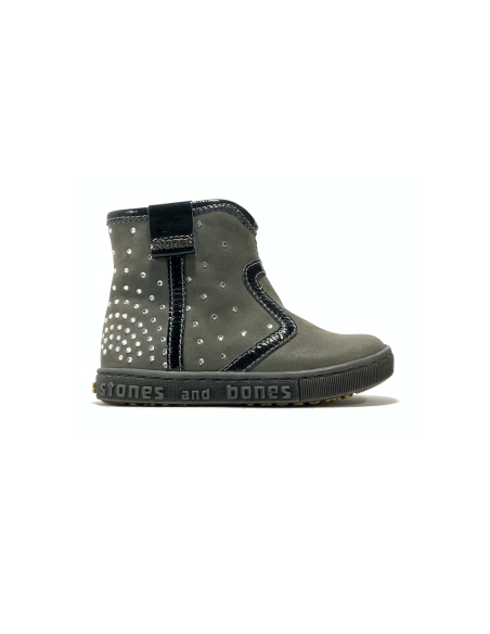 boots et bottes defy stones and bones