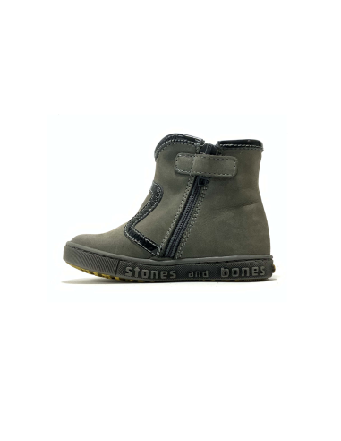 boots et bottes defy stones and bones