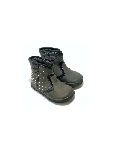boots et bottes defy stones and bones