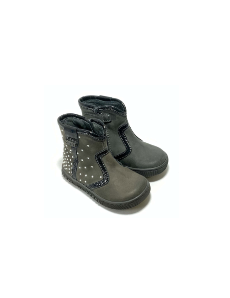 boots et bottes defy stones and bones