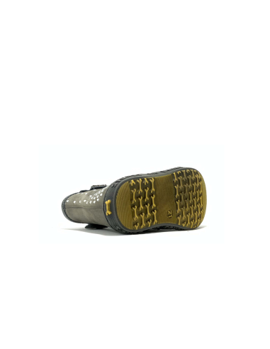 boots et bottes defy stones and bones
