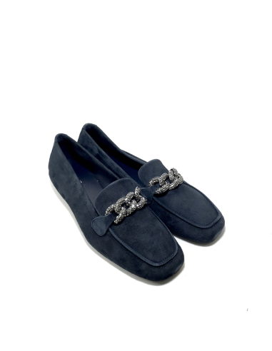 mocassins holding reqins