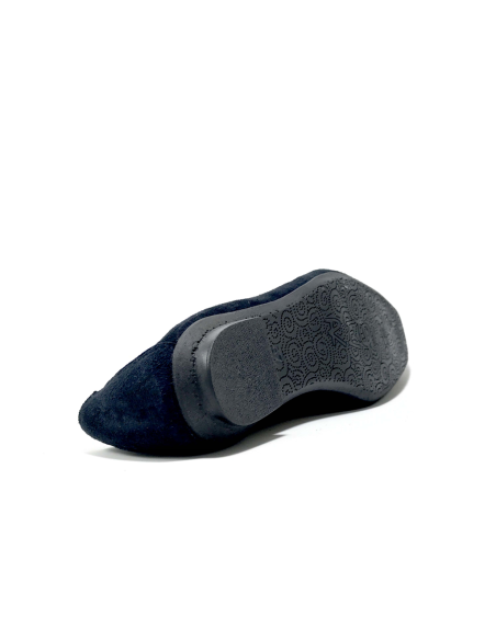 mocassins holding reqins