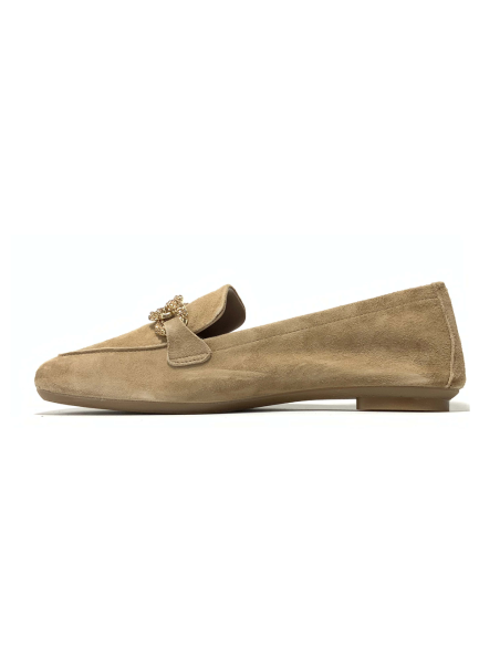 mocassins holding reqins
