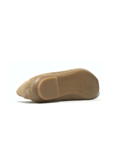mocassins holding reqins