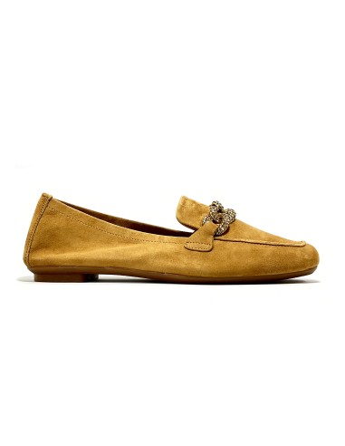 mocassins holding reqins