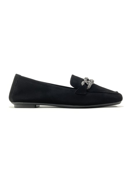 mocassins holding reqins