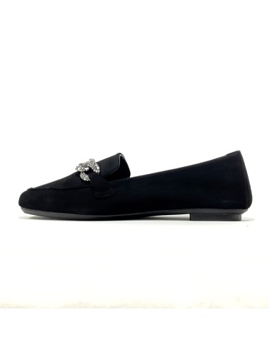 mocassins holding reqins