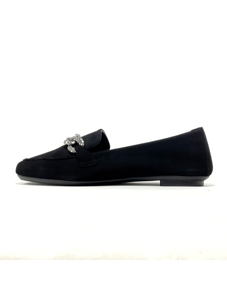 mocassins holding reqins