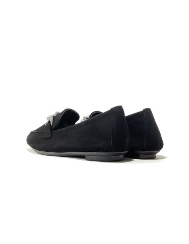 mocassins holding reqins