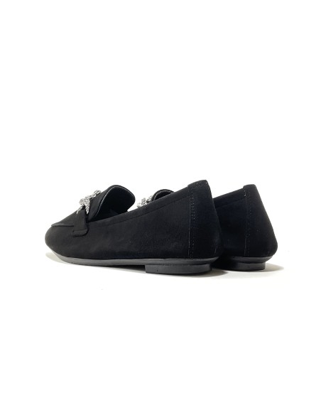 mocassins holding reqins