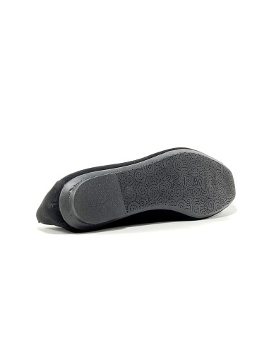 mocassins holding reqins