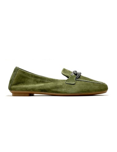 mocassins holding reqins