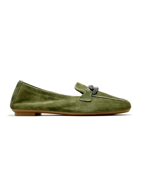 mocassins holding reqins