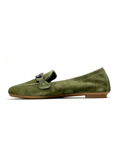 mocassins holding reqins