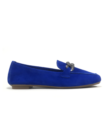 mocassins holding reqins