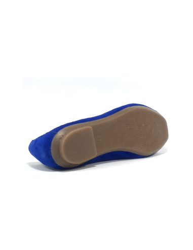 mocassins holding reqins