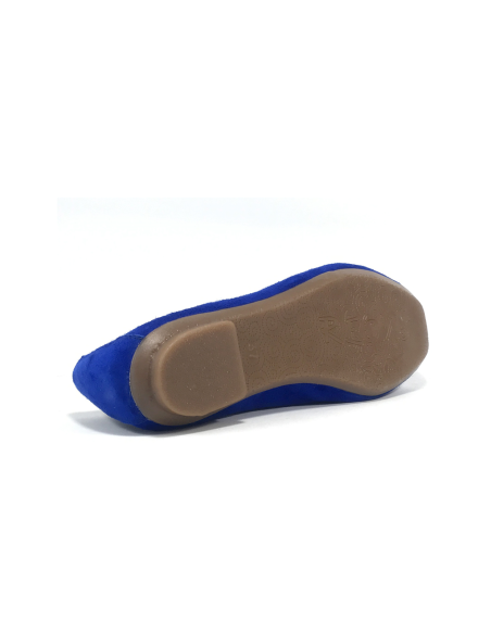mocassins holding reqins